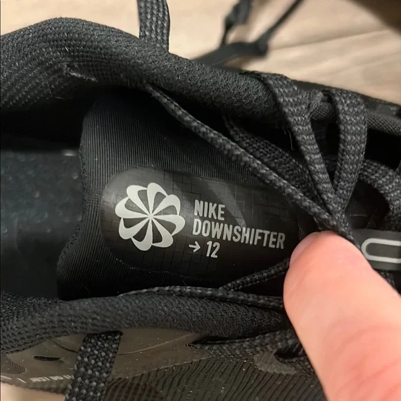 Nike Men's Black Athletic Shoes Size 12 - Picture 2 of 9